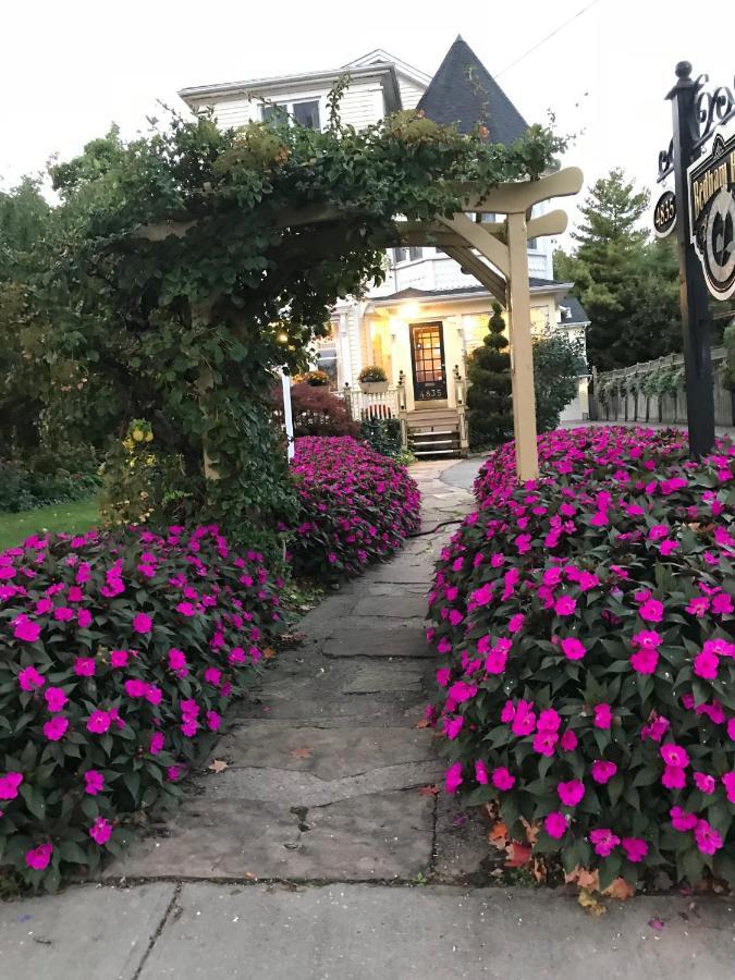 Bedham Hall Bed & Breakfast 3*